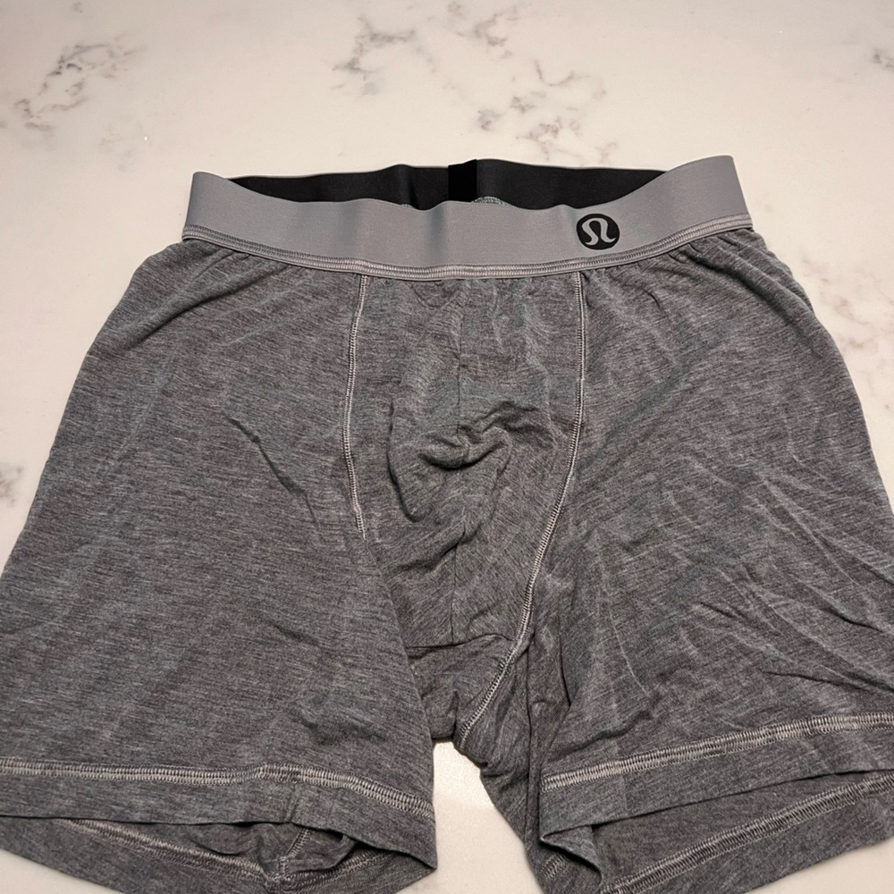 Lululemon men’s gray always in motion 5” boxer